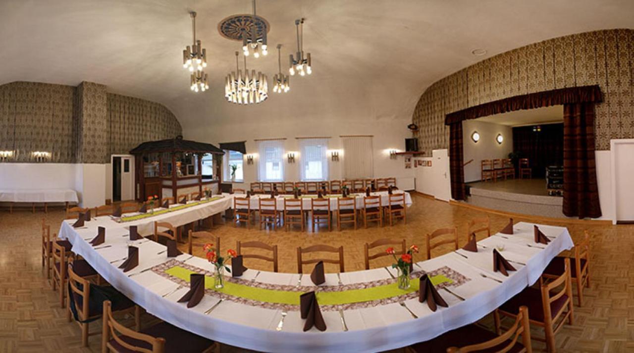 Pension & Gasthof Erbgericht Hoehenlage 850M Marienberg Esterno foto